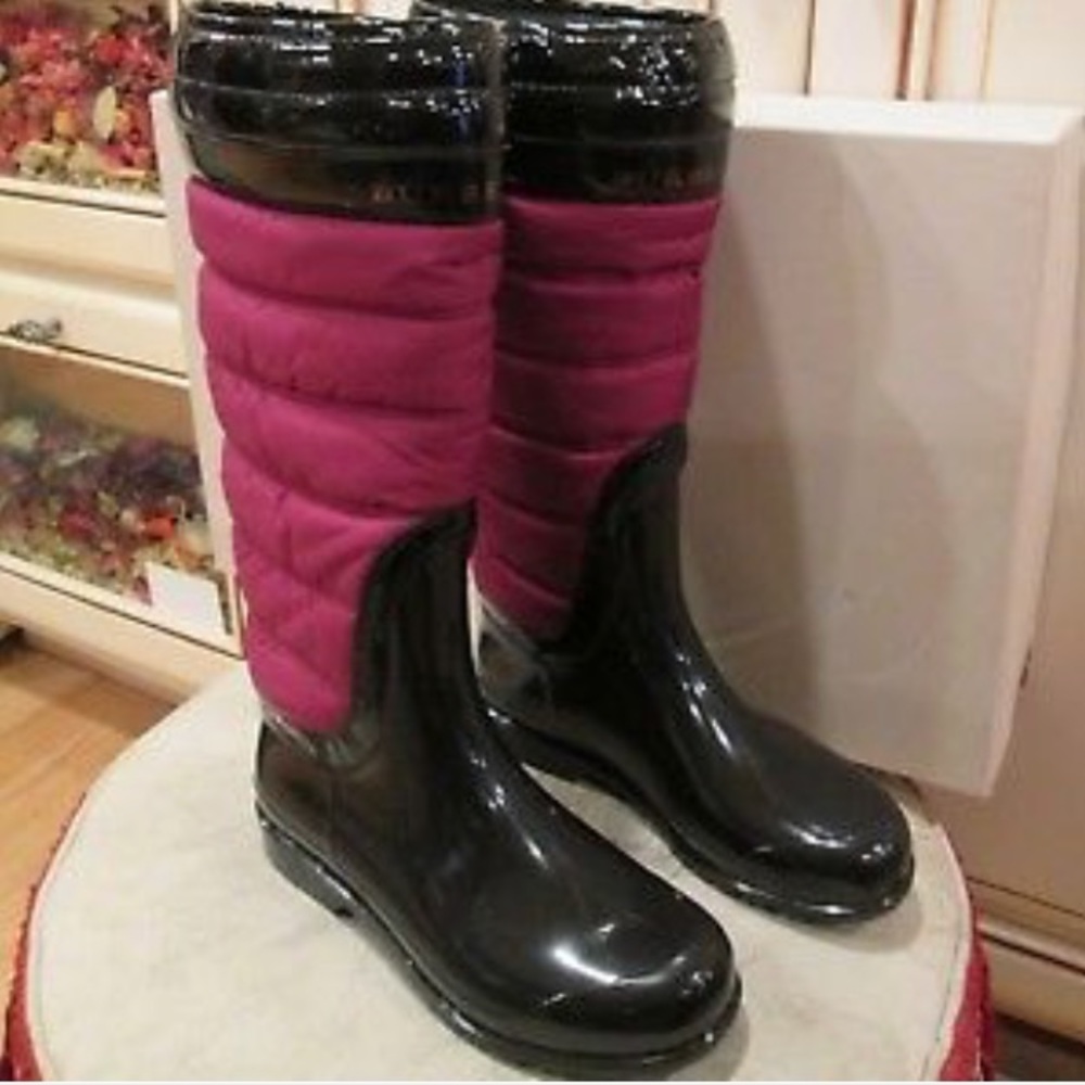 BURBERRY QUILTED RAIN BOOTS. PERFECT CONDITION.
